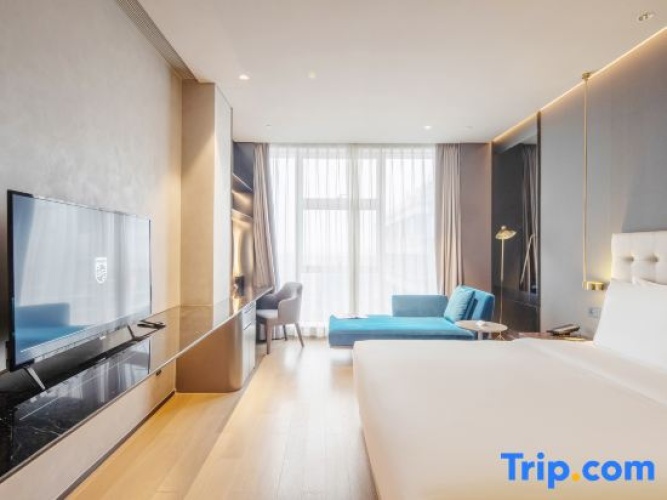 Deluxe Double room with city view