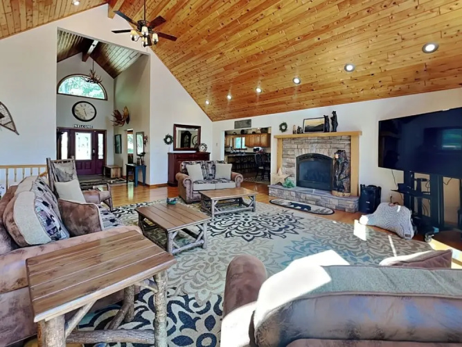 Black Pines Lodge