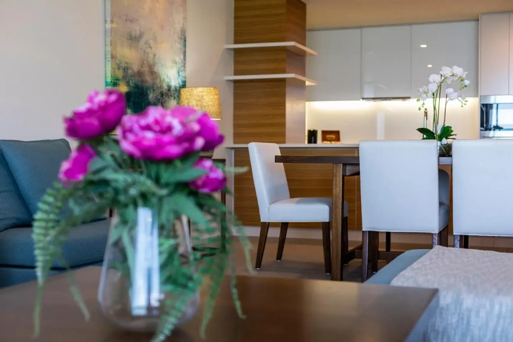 3 Bedrooms Apartment with garden view