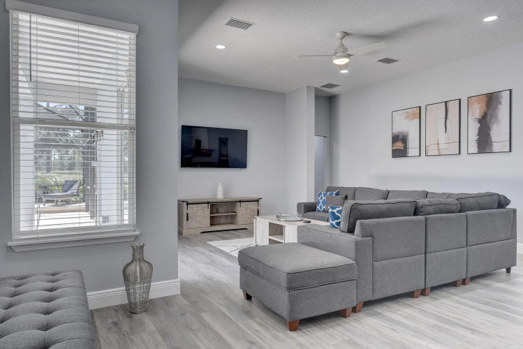 Brand New Remodeled Golf Course Pool & Spa Home, Davenport, US