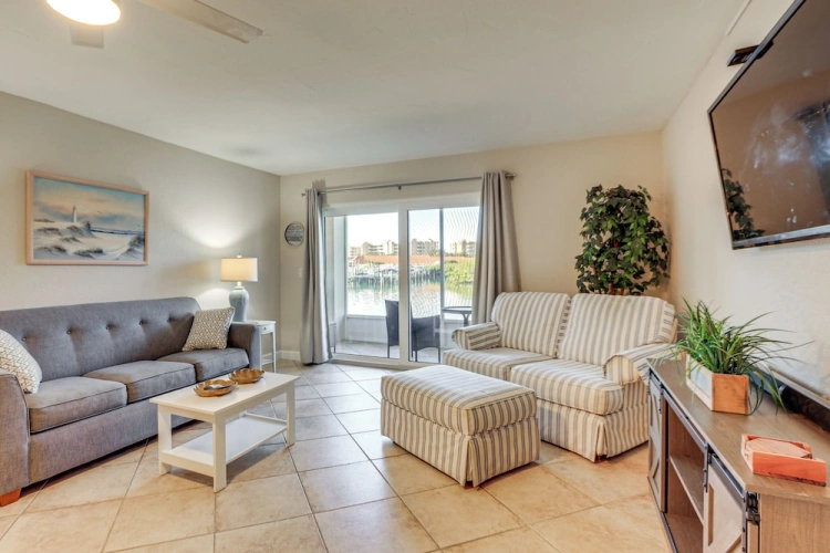 2 Bedrooms Apartment
