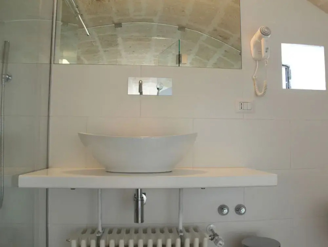 LAMIA Room Rentals