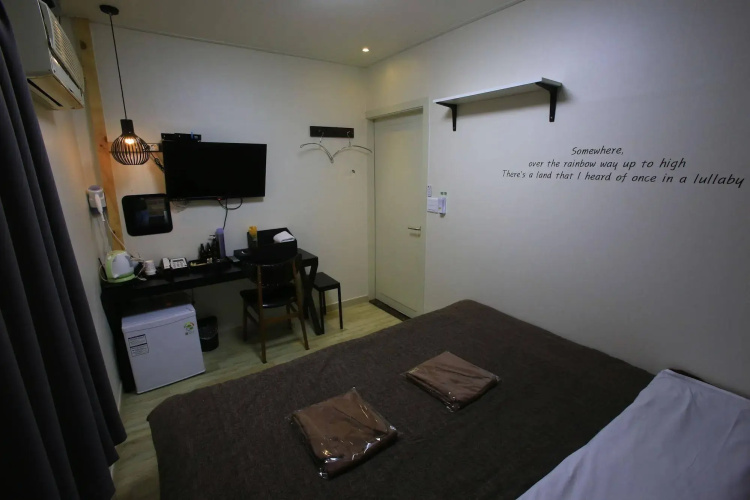 Samsung Bed Station