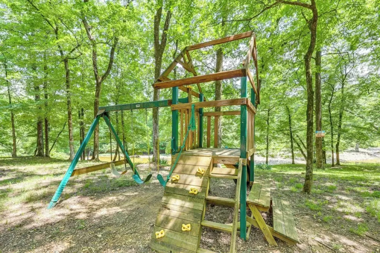 Cabin on 23 Acres w/ Creek Access in Broken Bow