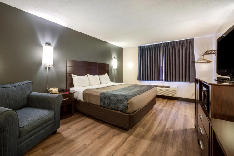Econo Lodge Darien Lakes