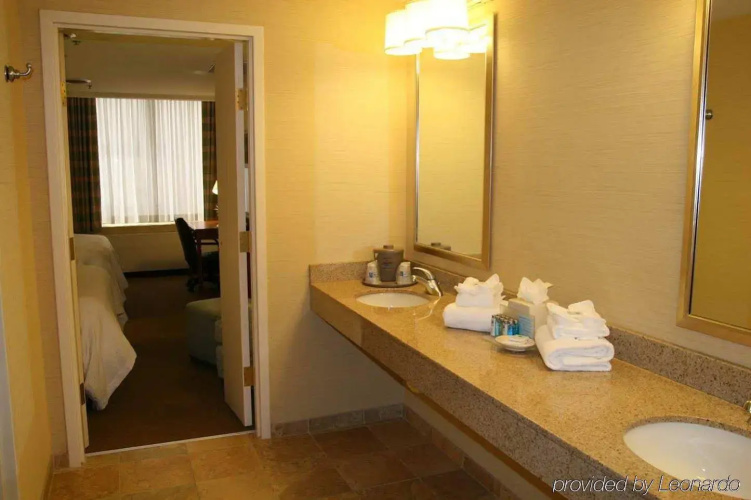 Hampton Inn & Suites Milwaukee Downtown