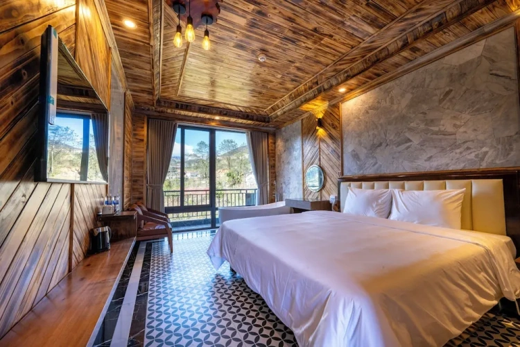Standard room with mountain view