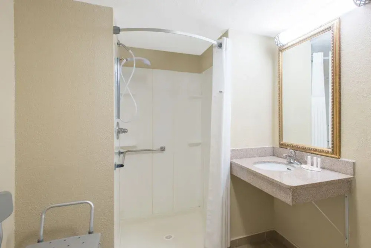 Ramada By Wyndham Whitehall/Allentown