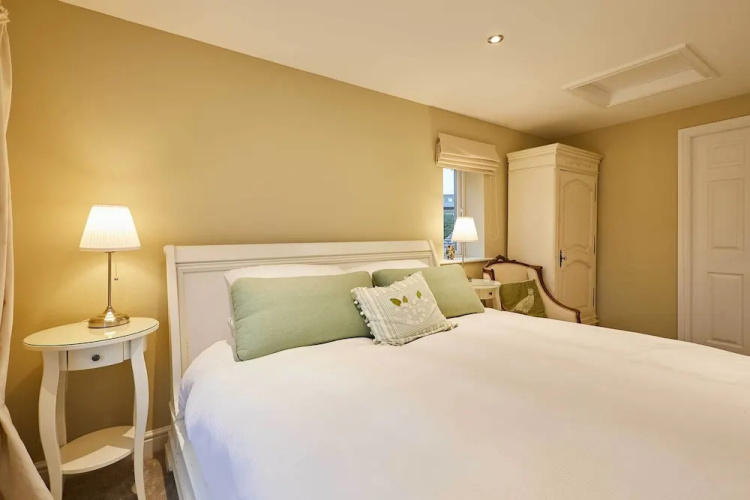Host and Stay 36 Hardy Meadows