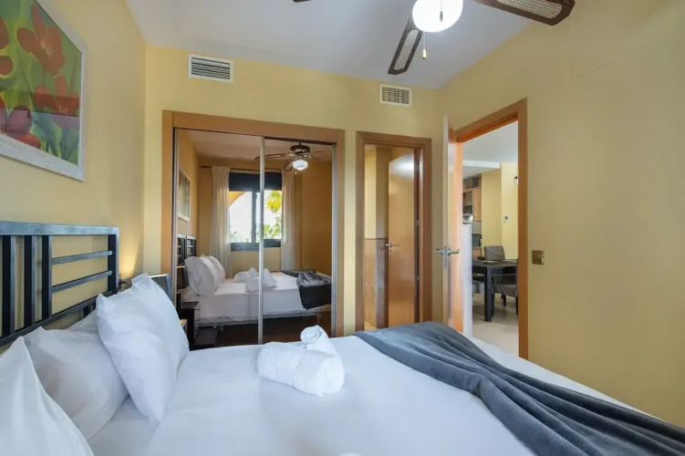 Cozy Beach Apartment for 5