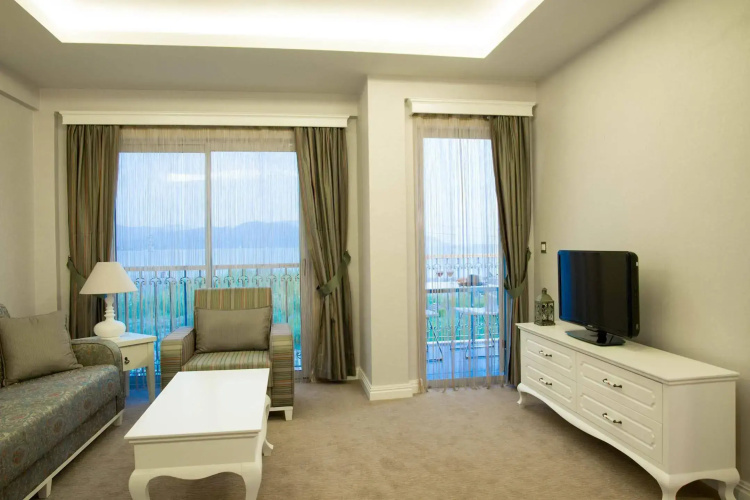 Define Beach Suites