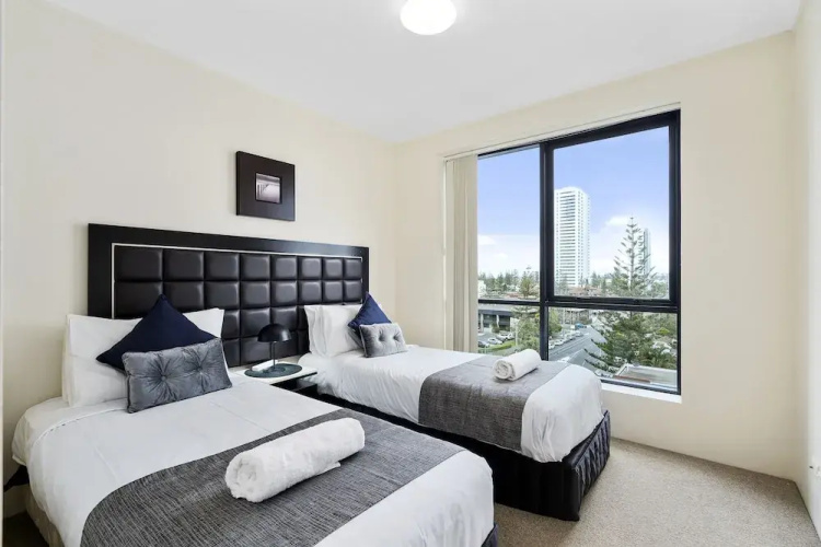 Broadbeach on the Park - We Accommodate