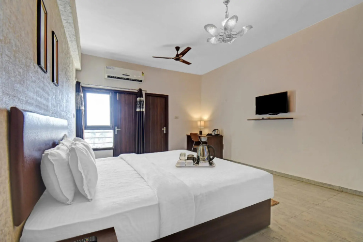 Classio Suites by OYO Rooms