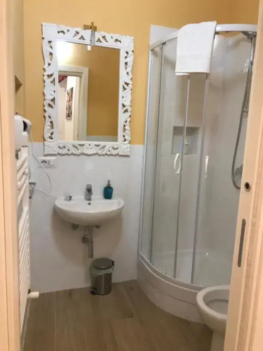 agorà singola con bagno privato adiacente