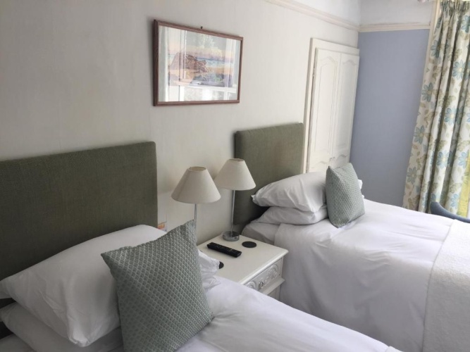 Standard Twin room with sea view