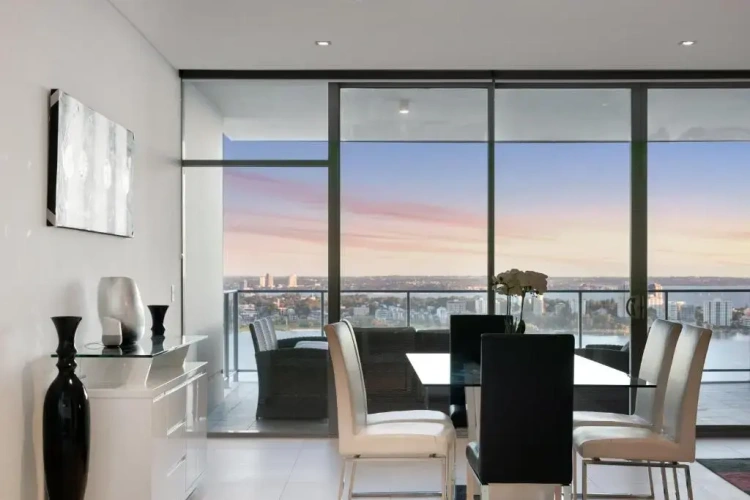 3 Bedrooms Apartment