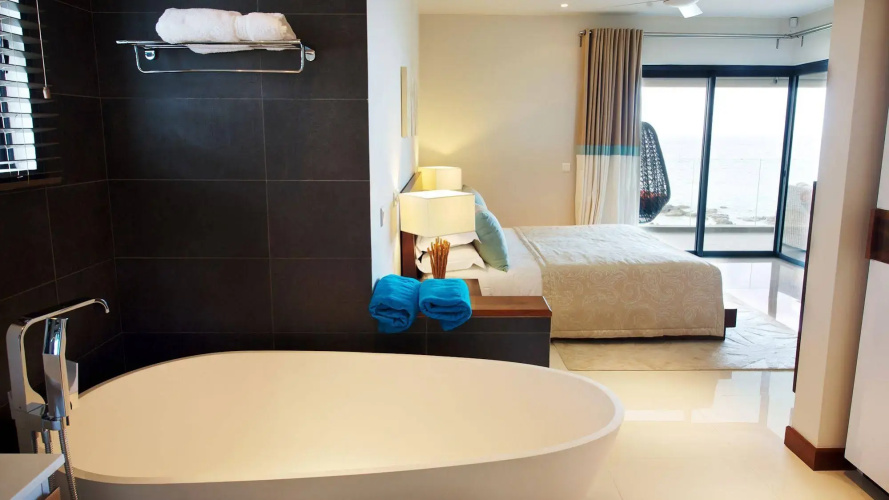 Leora Beach Apartments