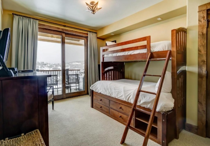 3 Bedrooms Apartment