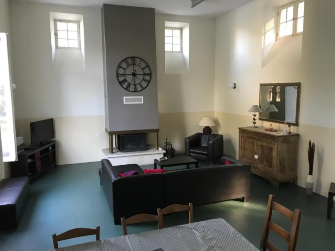 5 Bedrooms Cottage
