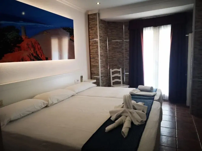 Standard Triple room