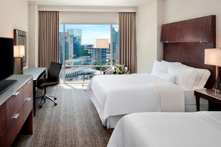 Standard Quadruple room with city view