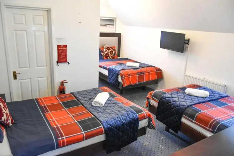 Standard Triple room