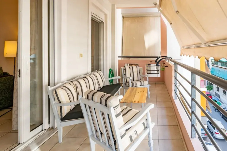 Flat in central location with pr parking