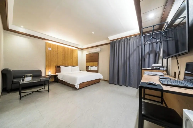 SKYHOTEL