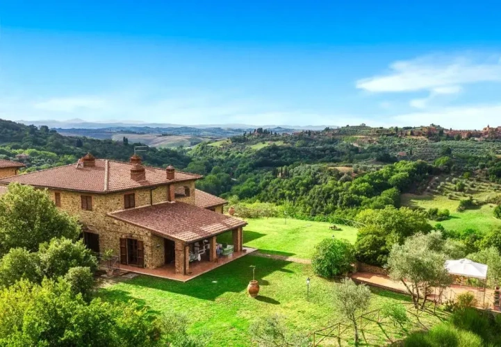 2 Bedrooms Villa