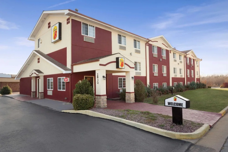 Super 8 Joplin - Joplin, MO
