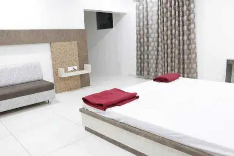 Hotel Lakhdatar Inn