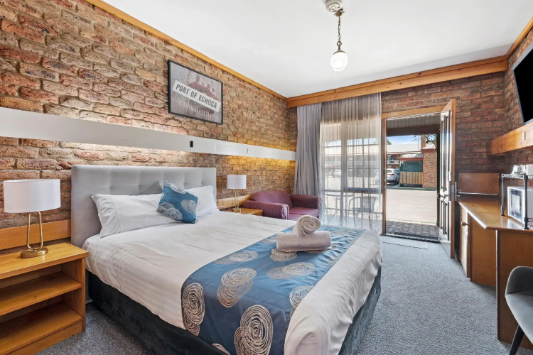 The Settlement Historic Hotel