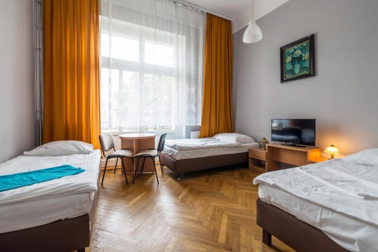 Standard Triple room