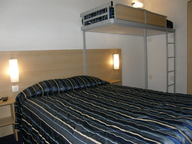 Standard Triple room