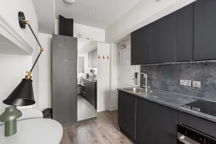 Modern Studio at Inverness Terrace