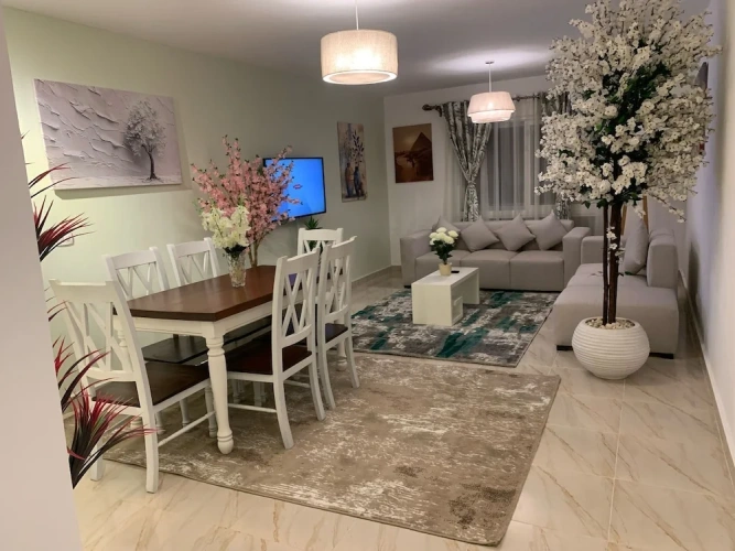 3 Bedrooms Grand Apartment with garden view