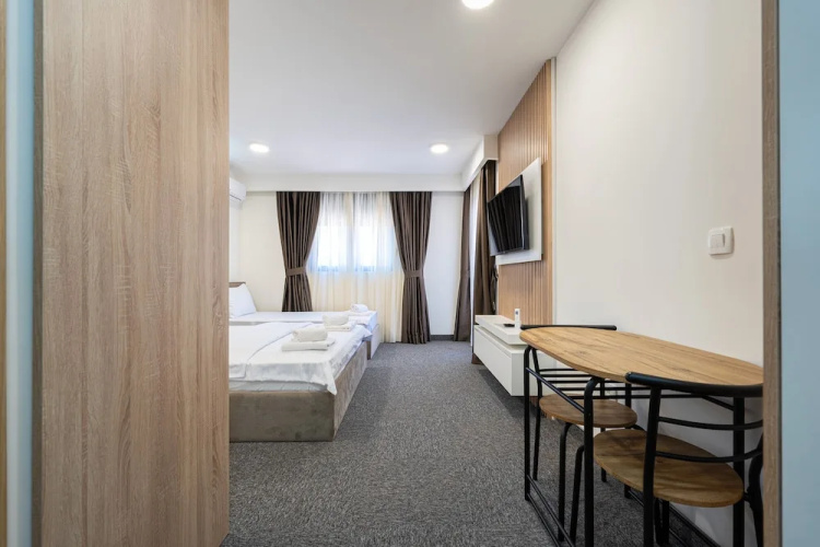 Rooftop Apartments & Rooms