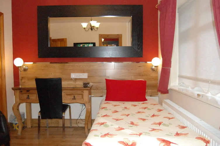 FlyOver Bed and Breakfast