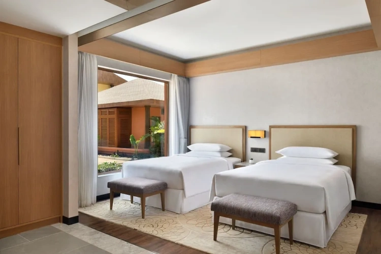 Standard Twin room with balcony and with courtyard view