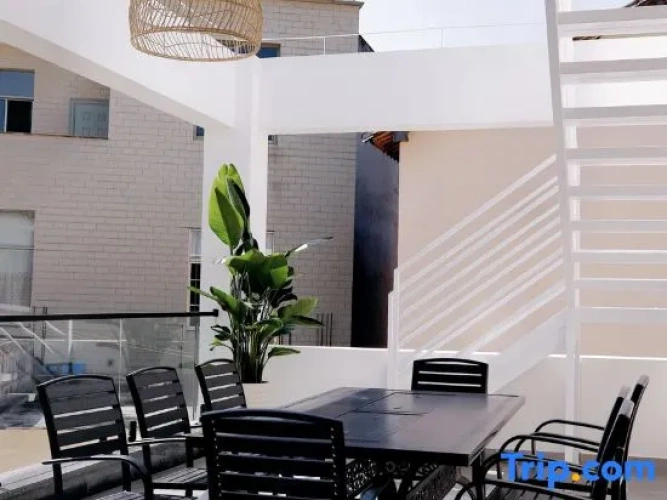 Maitreya Designer Dream Hutong Bieyuan (Huquan Ecological Park Honghe Water Town Store)