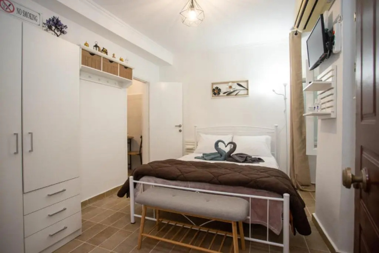 Akis studio apartment Liston square Corfu