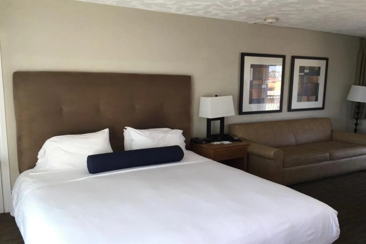 Surfer Beach Hotel