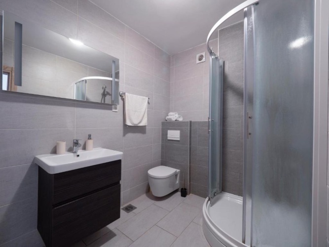 3 Bedrooms Apartment