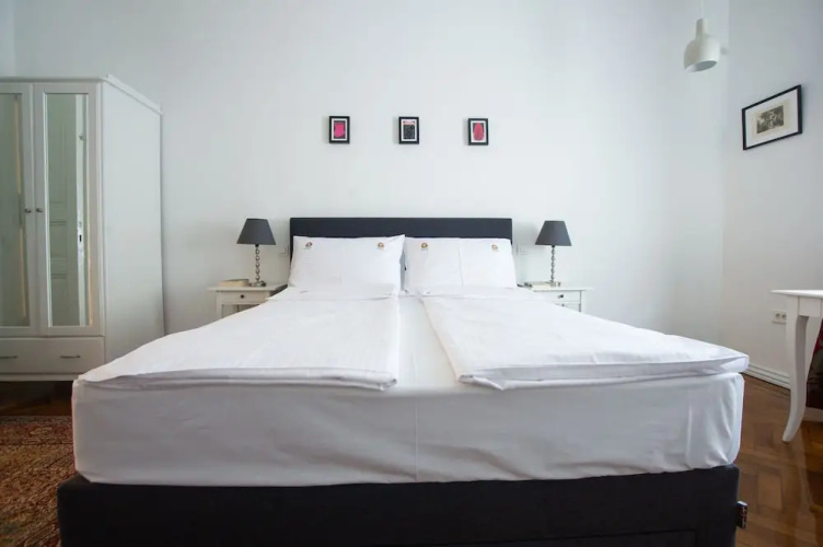 Crown Apartment
