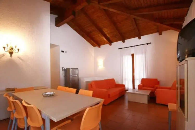 5 Bedrooms Duplex Cottage