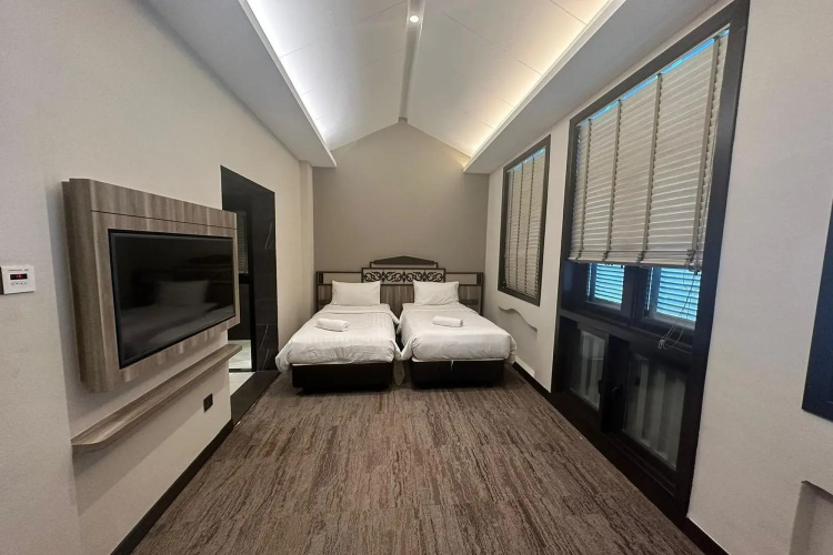 Lion Peak Hotel Hamilton