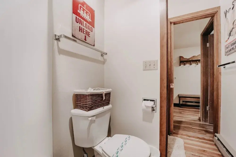 91sw - Wi-fi - Pets Ok - Sleeps 6 2 Bedroom Condo by RedAwning