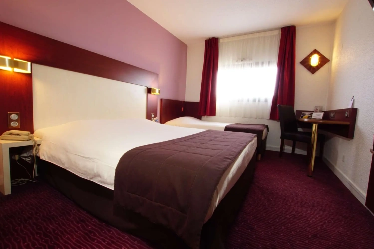 Standard Triple room