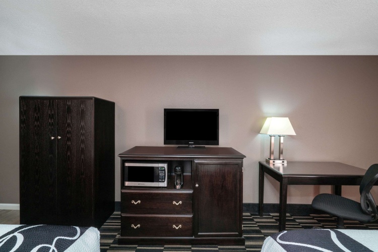 La Quinta Inn & Suites by Wyndham Memphis Airport Graceland photo 7