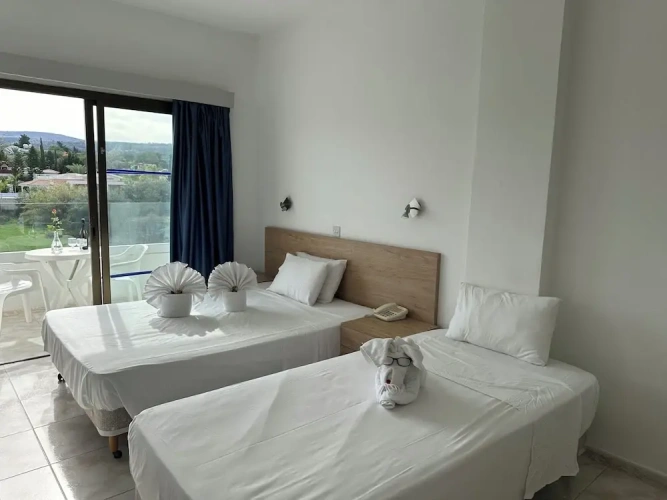 Standard Triple room with balcony